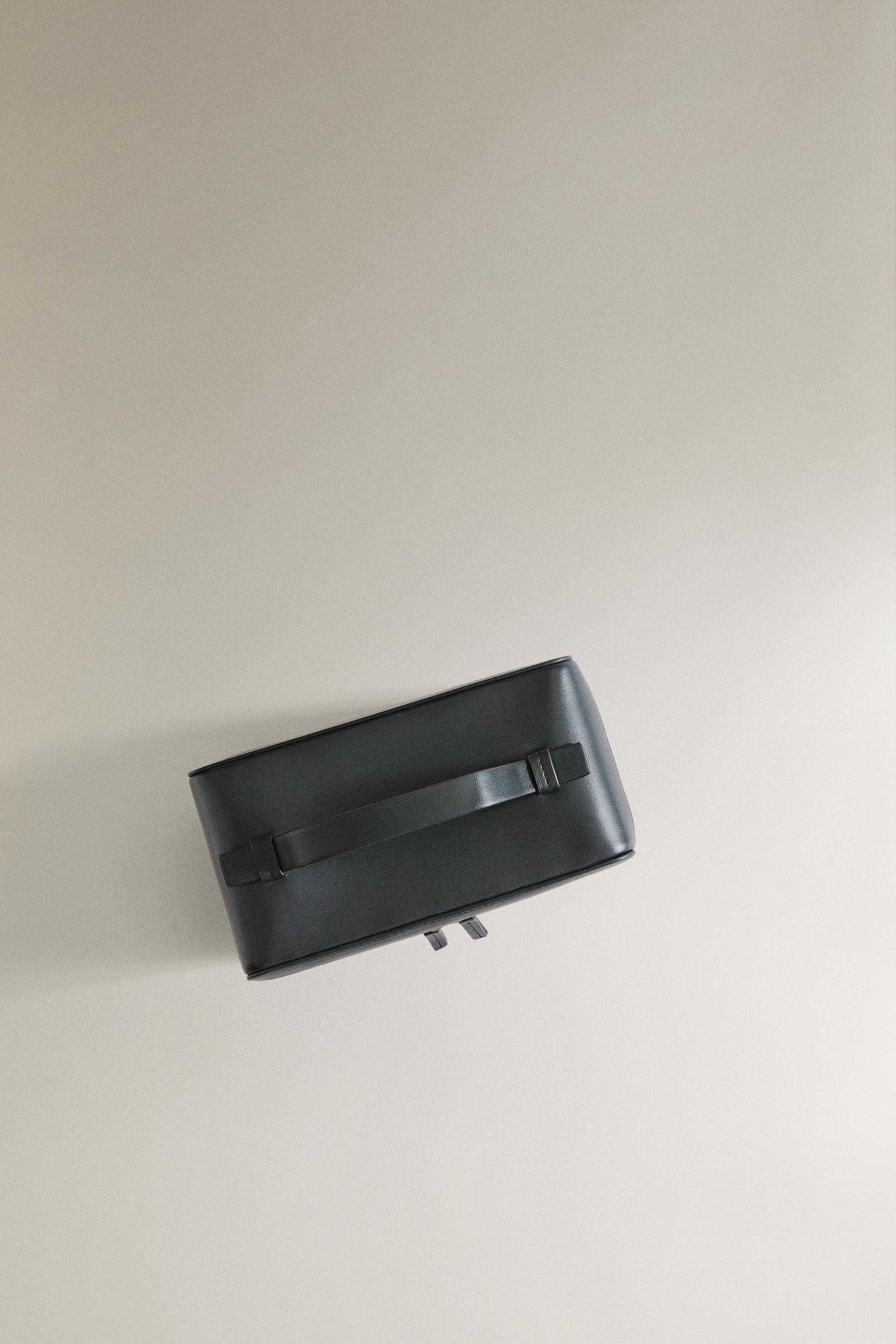 LEATHER BRIEFCASE TOILETRY BAG